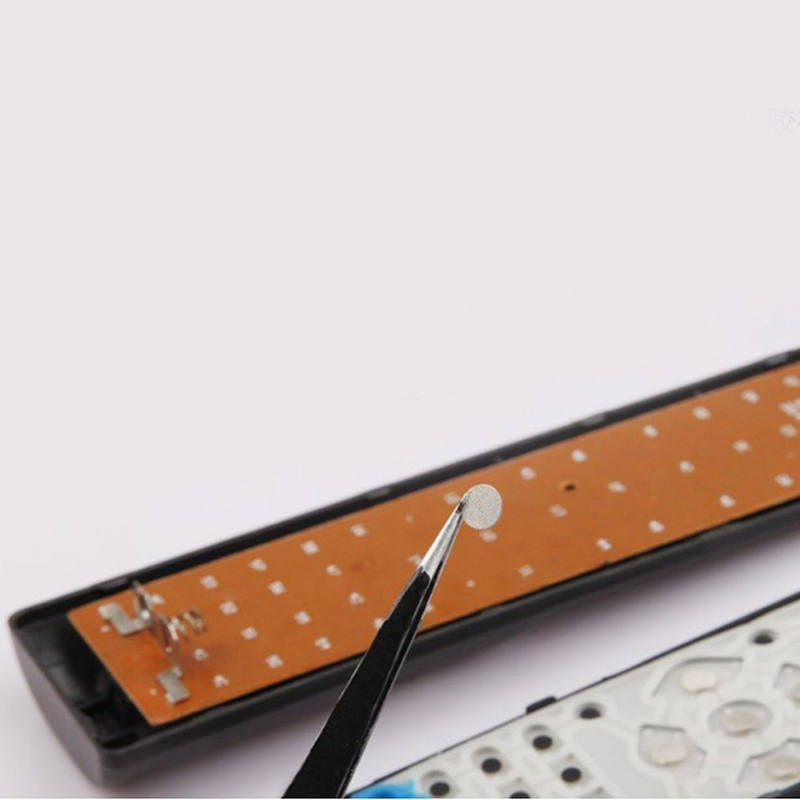Electronics Repair At Home - 원격 제어 버튼 전도성 테이프 패치